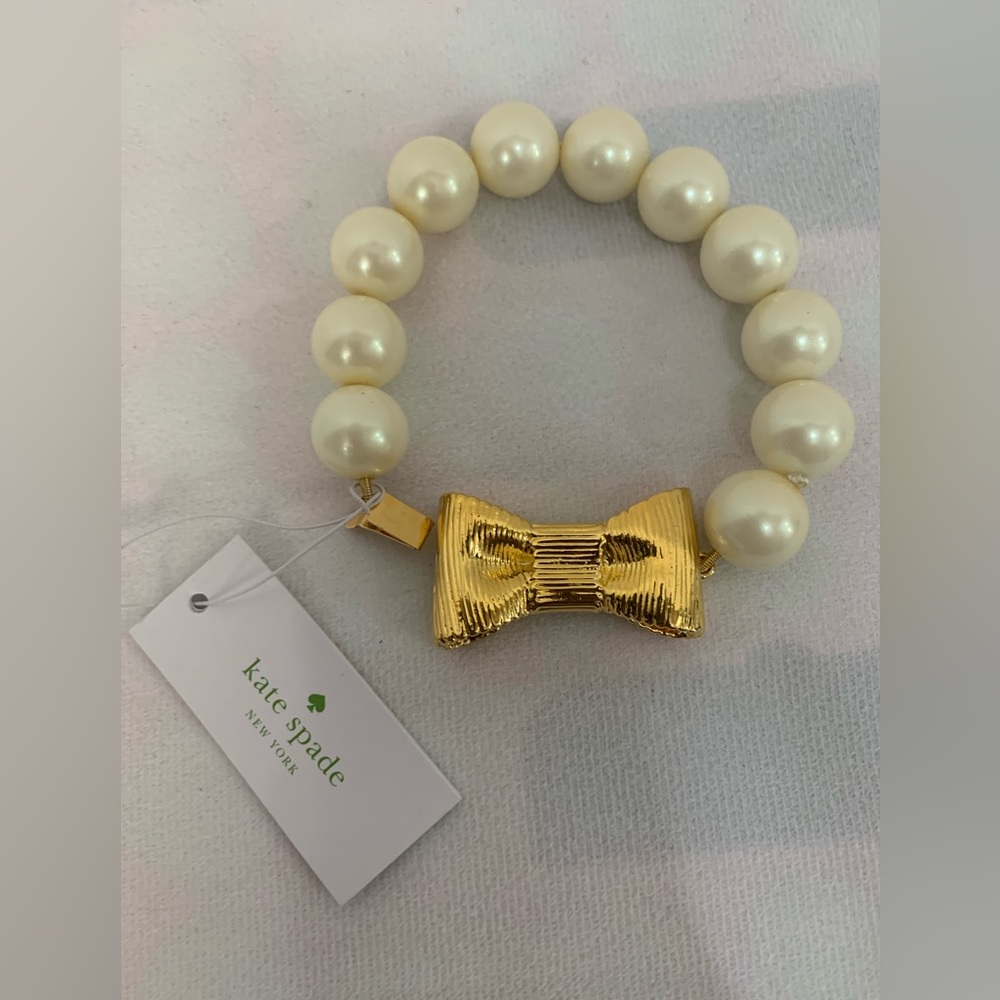 🎁Kate Spade All Wrapped Up Beautiful Glass Pearl & Gold Bow Clasp Bracelet NWT